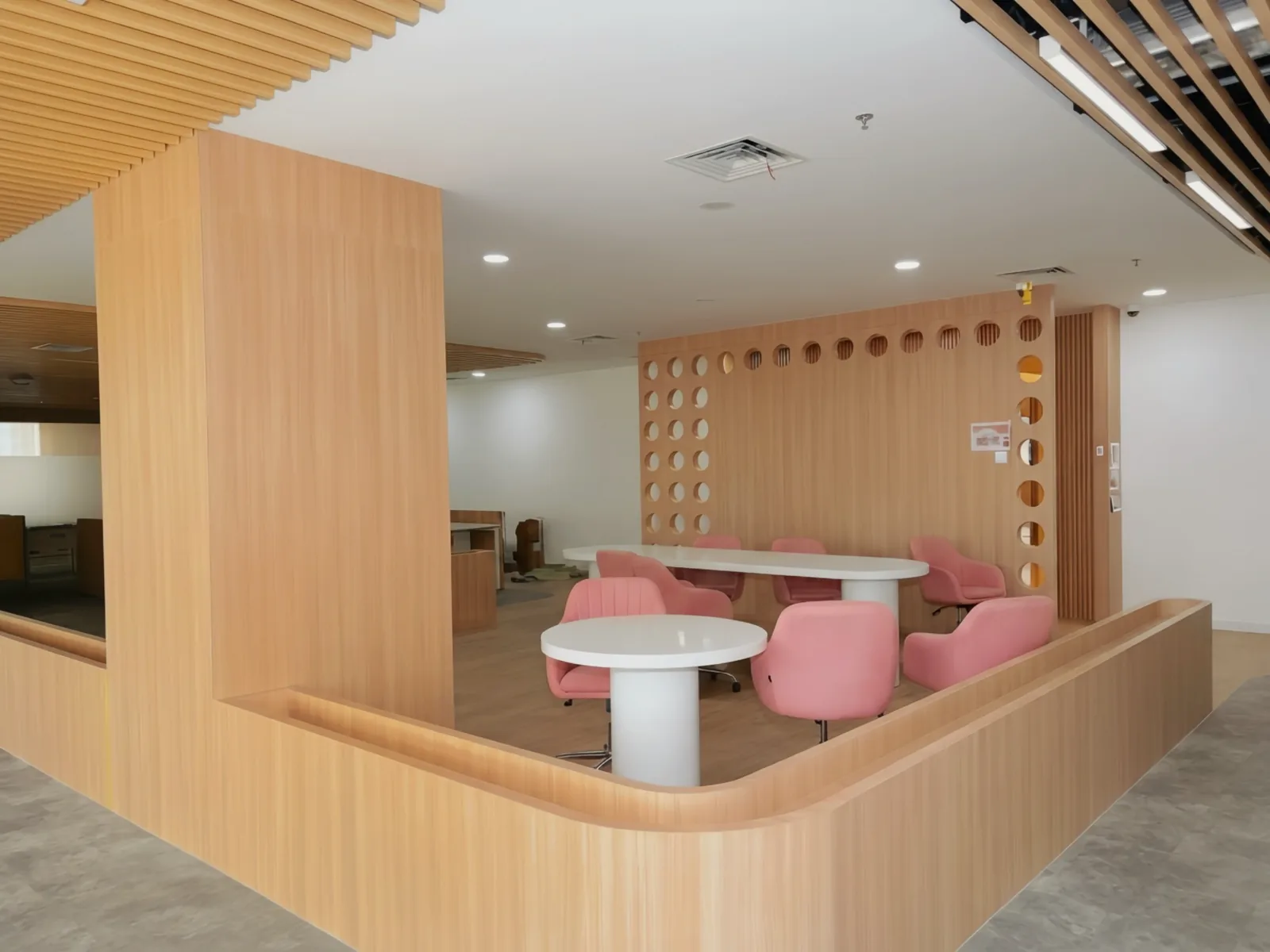 Intikom office lounge and shared workspace